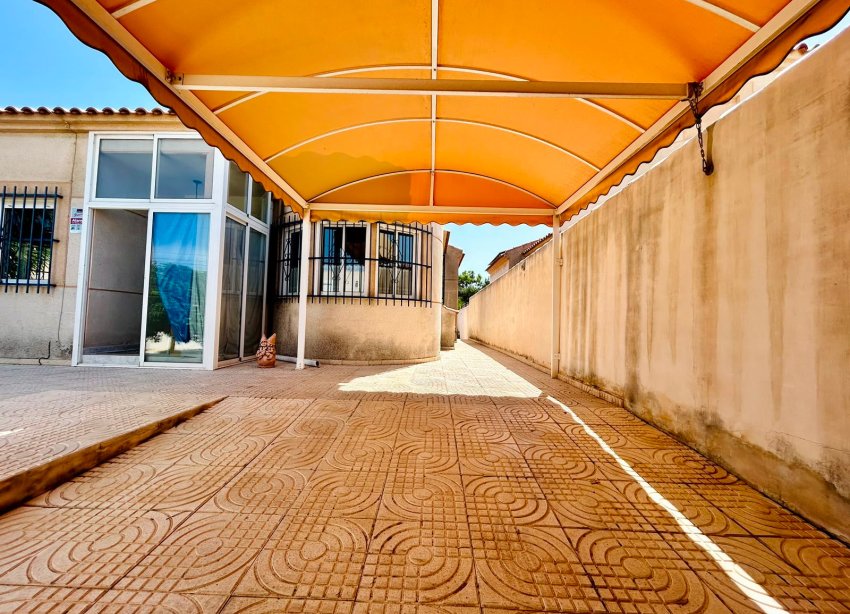 Resale - - VILLA - Torrevieja - Urbanización San Luis