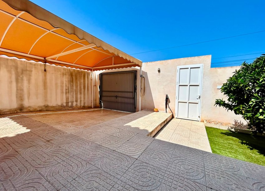 Resale - - VILLA - Torrevieja - Urbanización San Luis