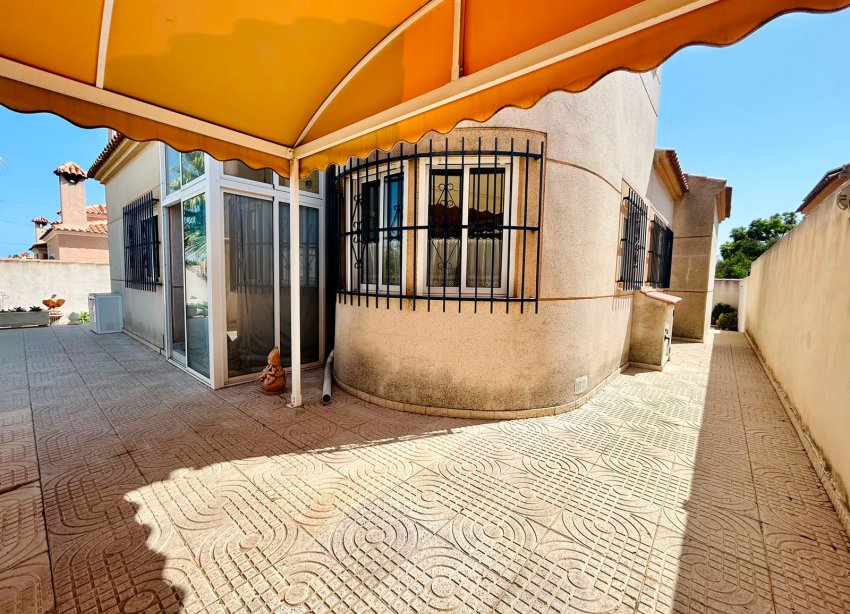 Resale - - VILLA - Torrevieja - Urbanización San Luis
