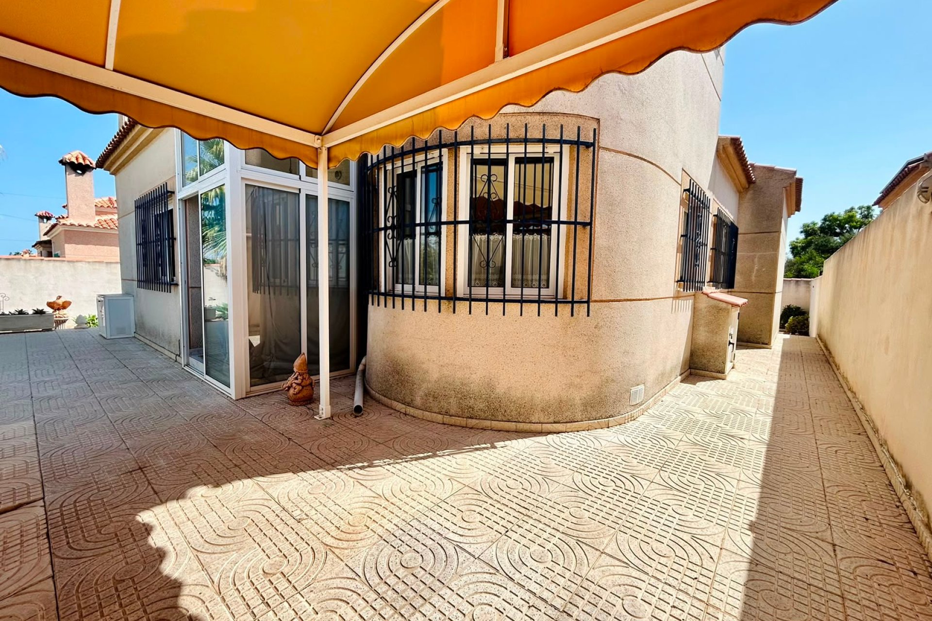 Resale - - VILLA - Torrevieja - Urbanización San Luis