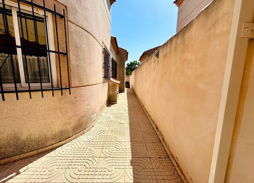 Resale - - VILLA - Torrevieja - Urbanización San Luis