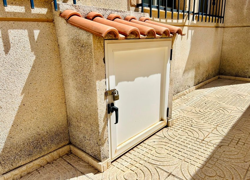 Resale - - VILLA - Torrevieja - Urbanización San Luis