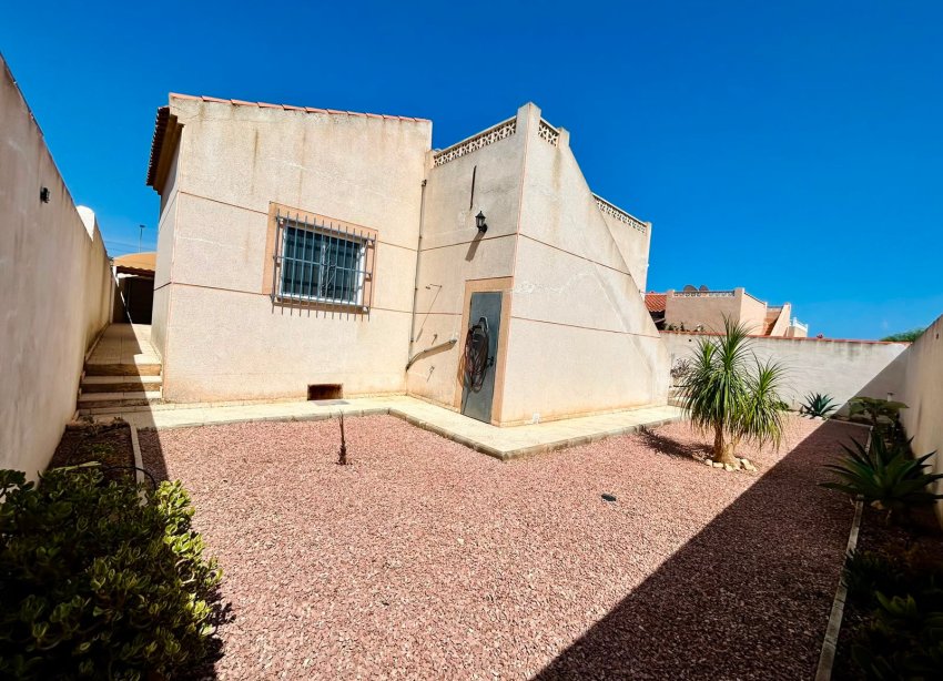 Resale - - VILLA - Torrevieja - Urbanización San Luis