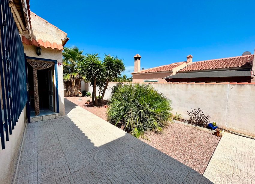 Resale - - VILLA - Torrevieja - Urbanización San Luis