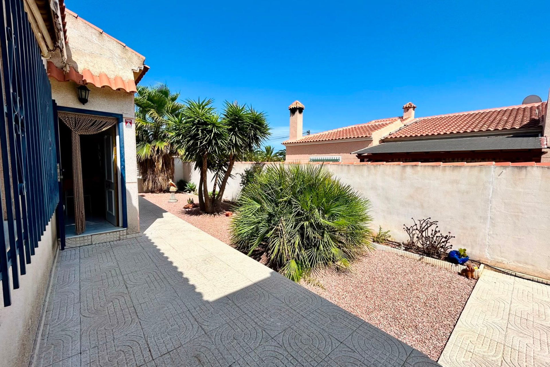 Resale - - VILLA - Torrevieja - Urbanización San Luis