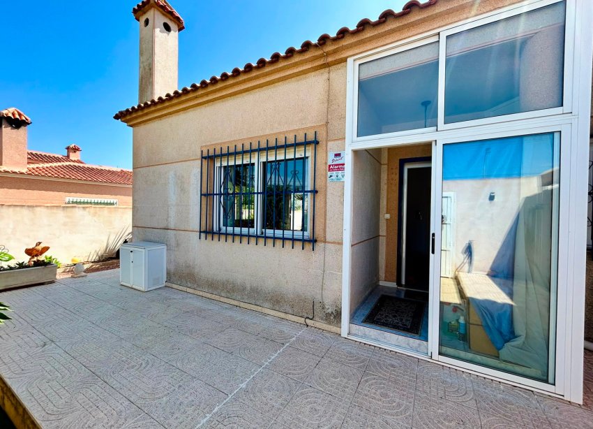 Resale - - VILLA - Torrevieja - Urbanización San Luis