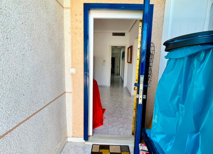 Resale - - VILLA - Torrevieja - Urbanización San Luis