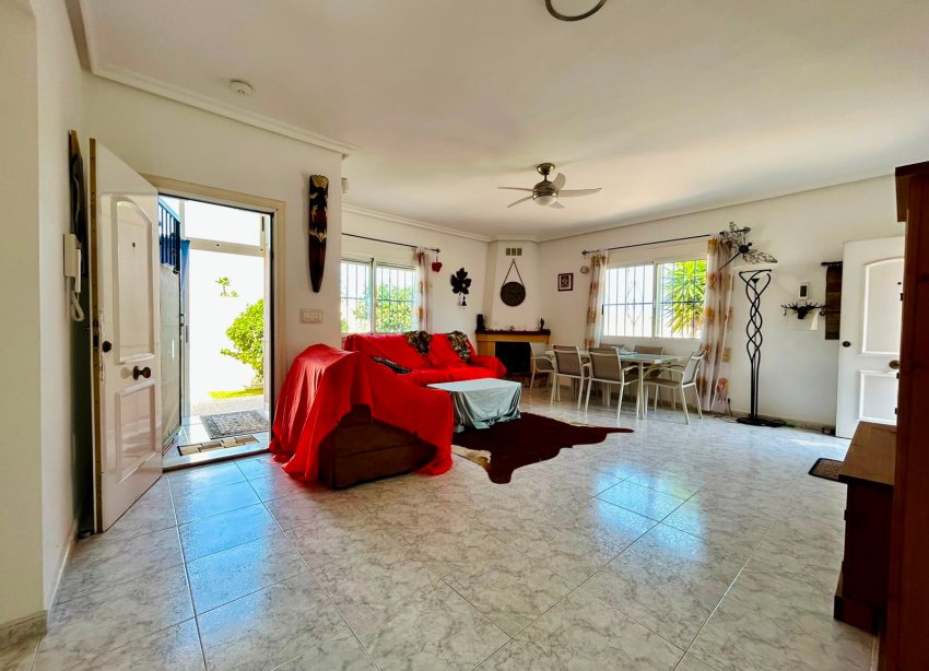 Resale - - VILLA - Torrevieja - Urbanización San Luis