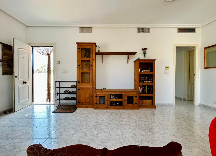 Resale - - VILLA - Torrevieja - Urbanización San Luis