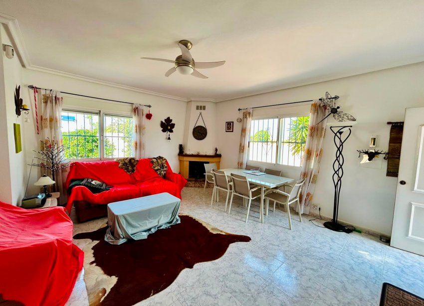 Resale - - VILLA - Torrevieja - Urbanización San Luis