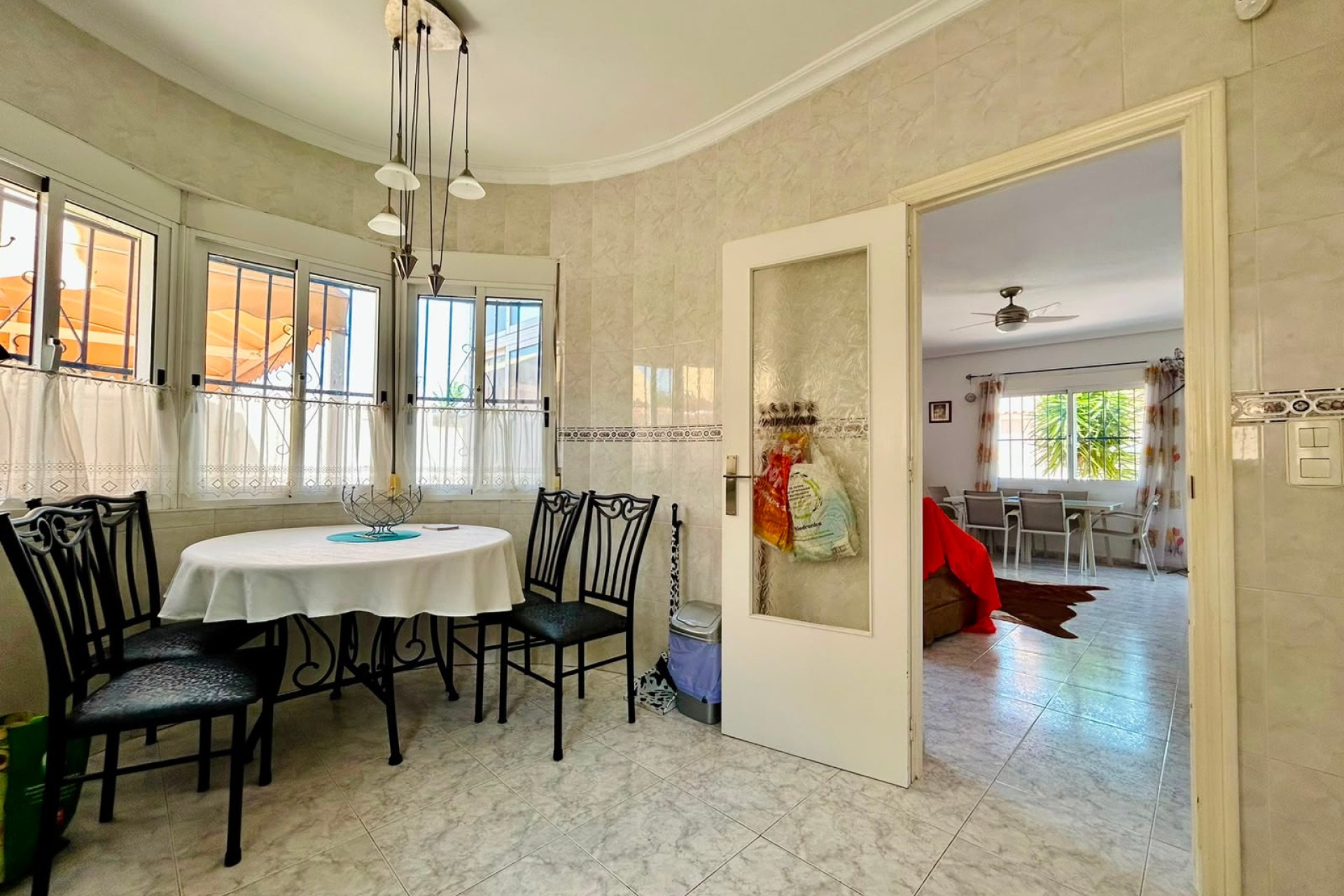 Resale - - VILLA - Torrevieja - Urbanización San Luis