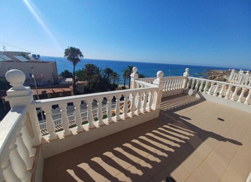 Resale - Villa - Torrevieja