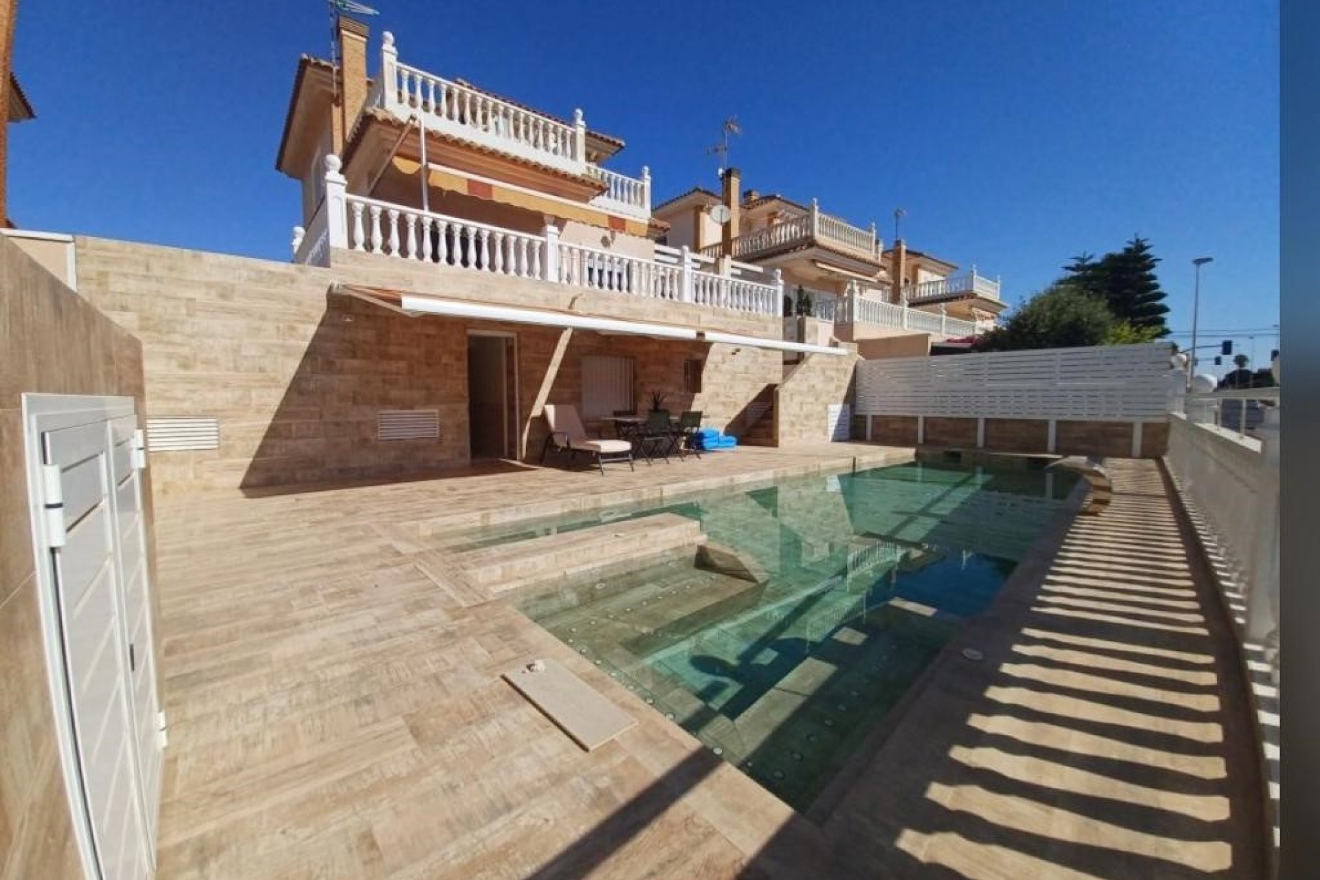 Resale - Villa - Torrevieja