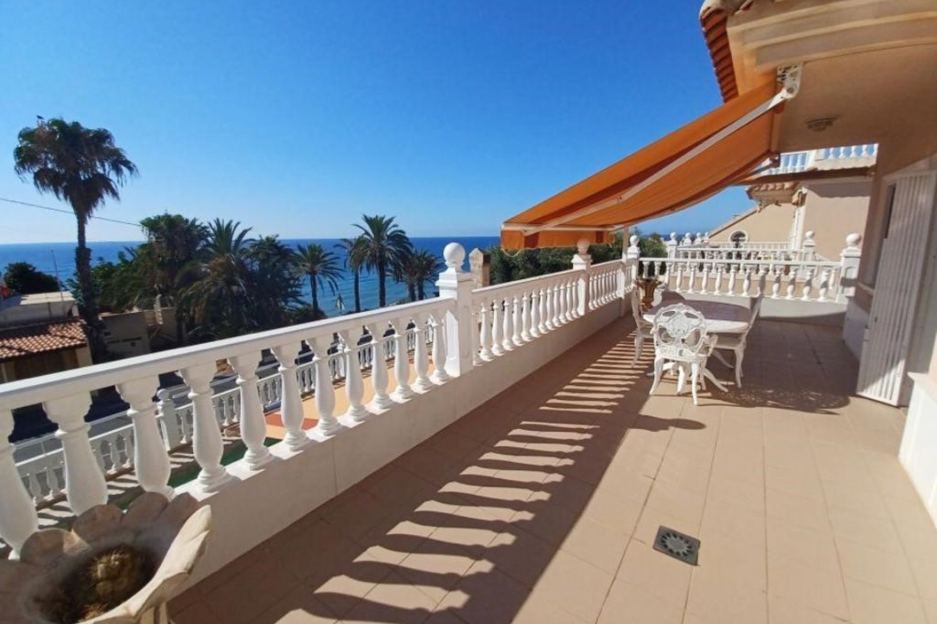 Resale - Villa - Torrevieja