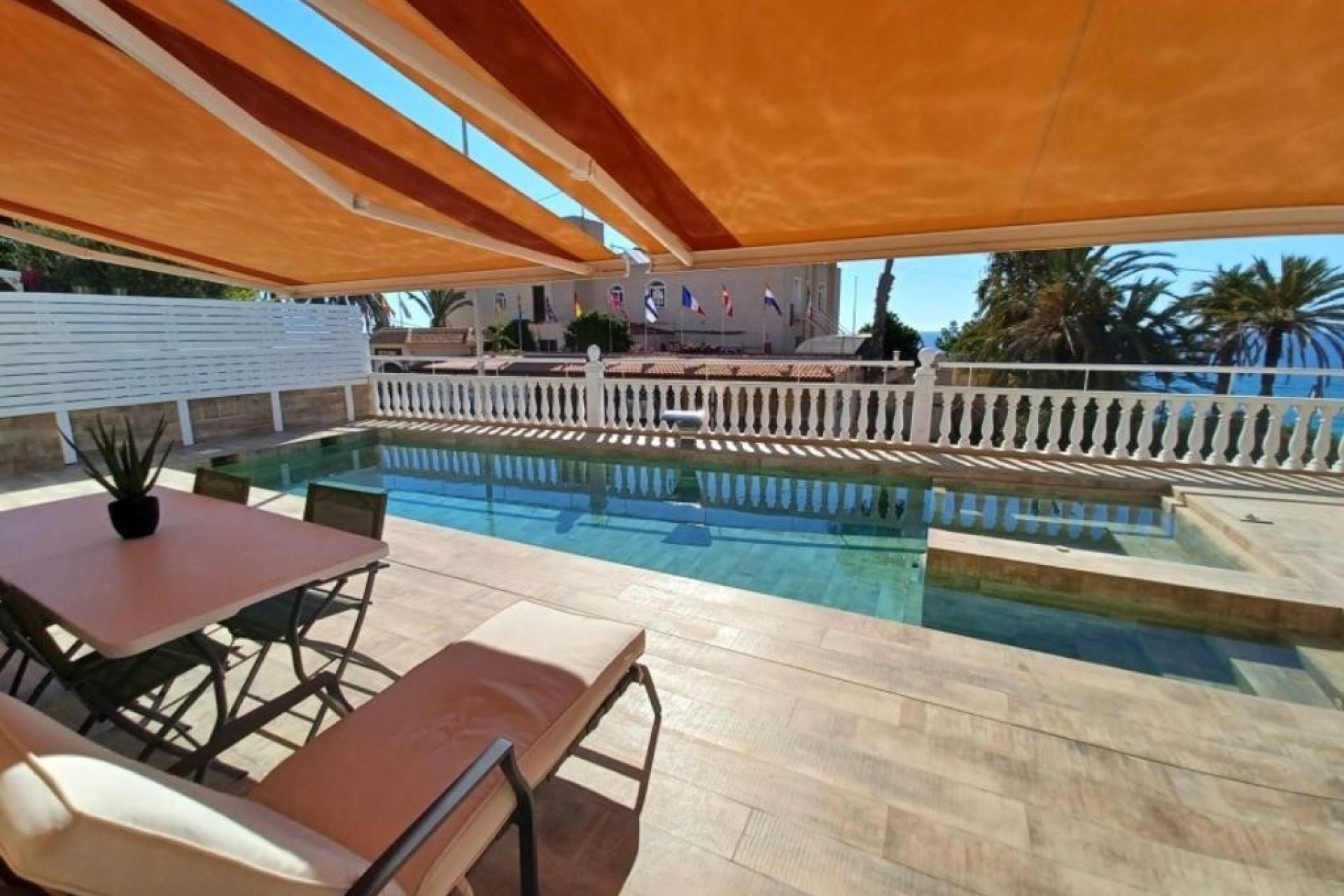 Resale - Villa - Torrevieja