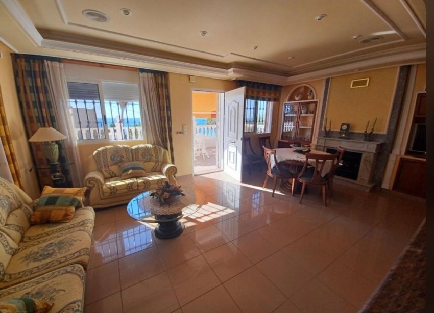 Resale - Villa - Torrevieja