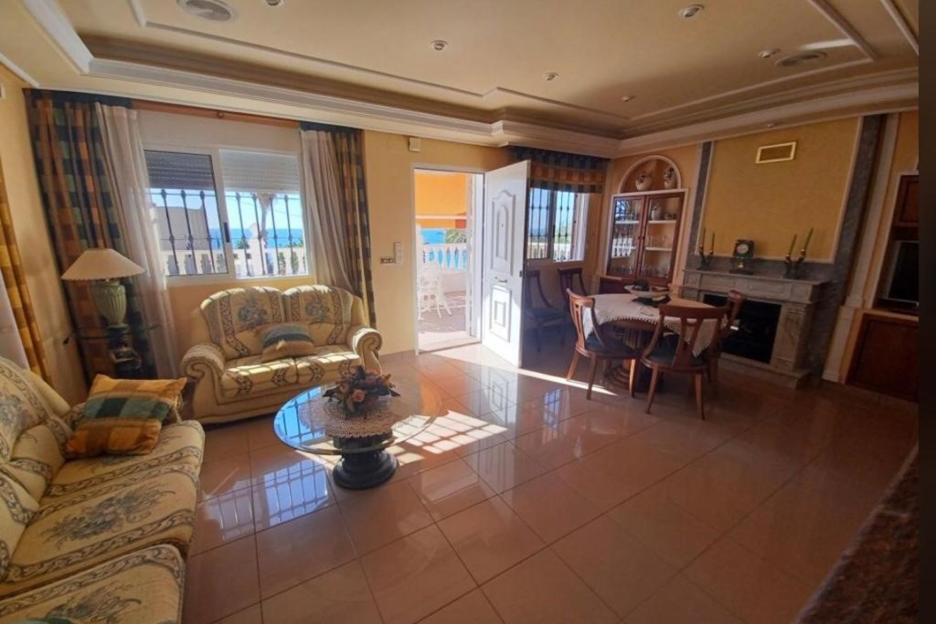 Resale - Villa - Torrevieja