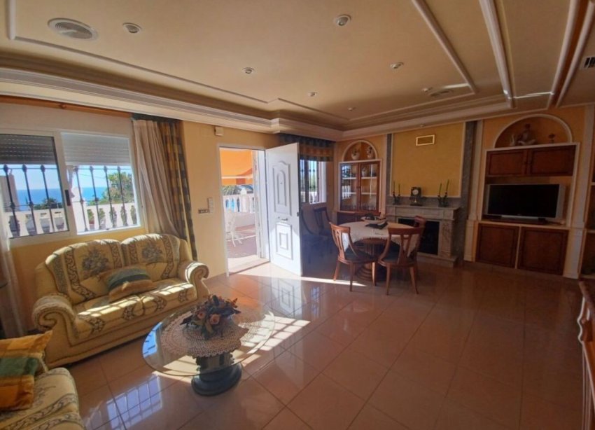 Resale - Villa - Torrevieja