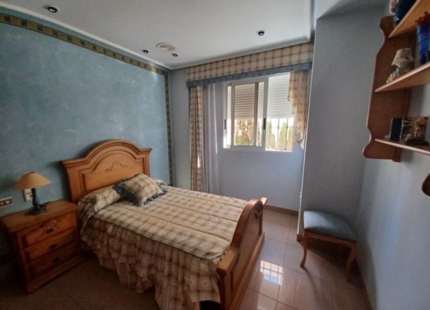 Resale - Villa - Torrevieja