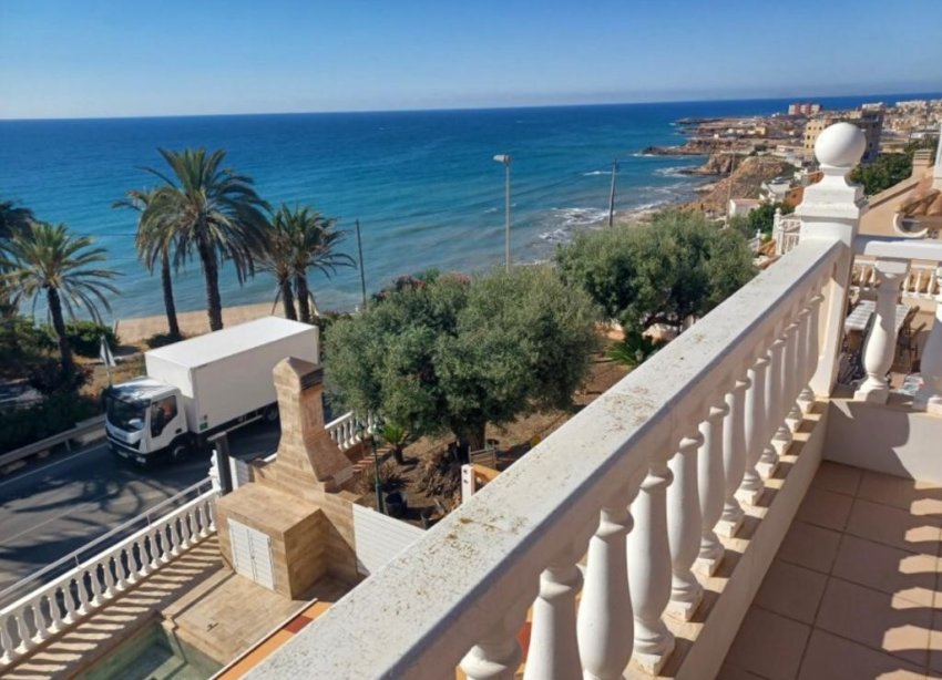 Resale - Villa - Torrevieja