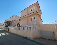 Resale - Villa - Torrevieja