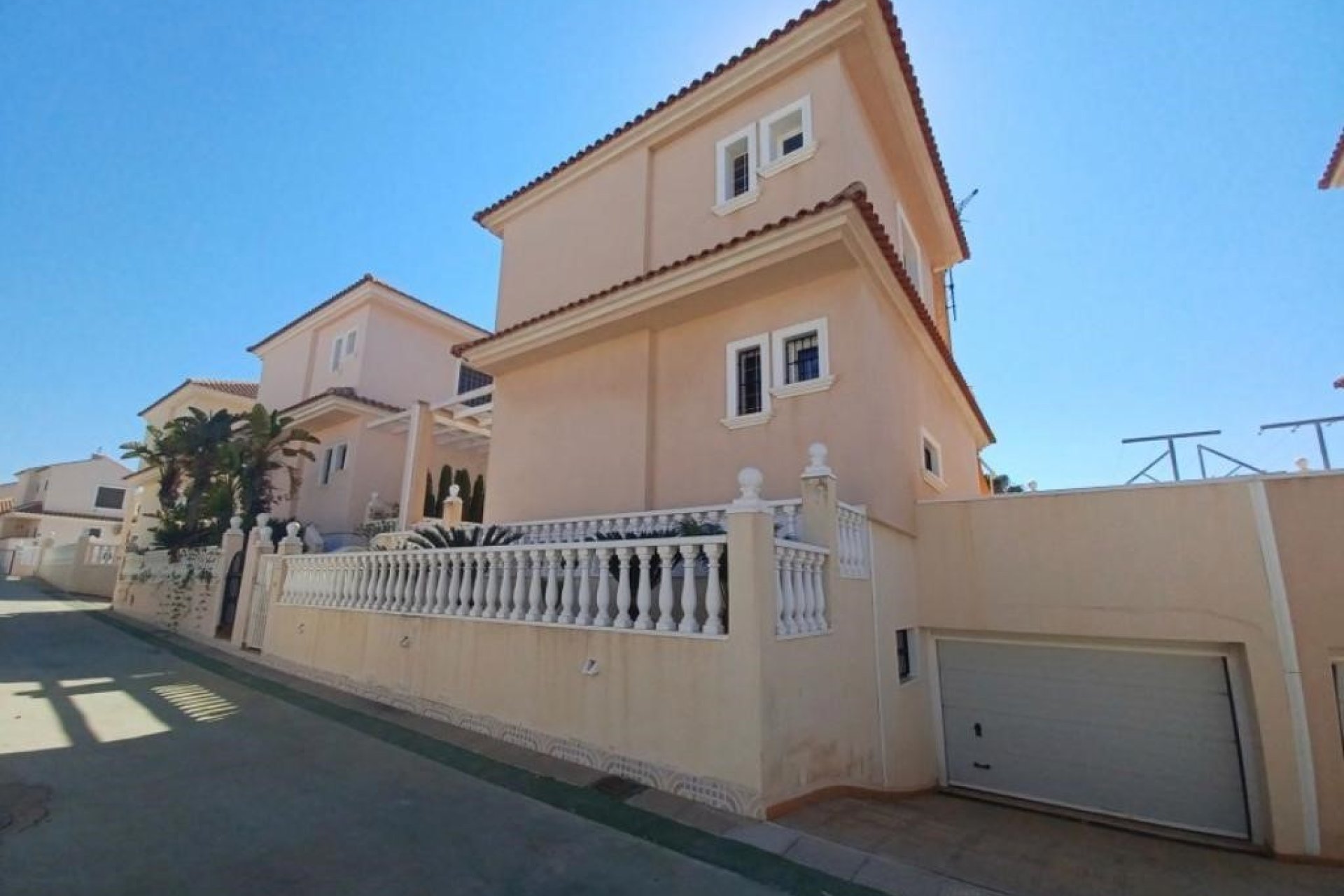 Resale - Villa - Torrevieja