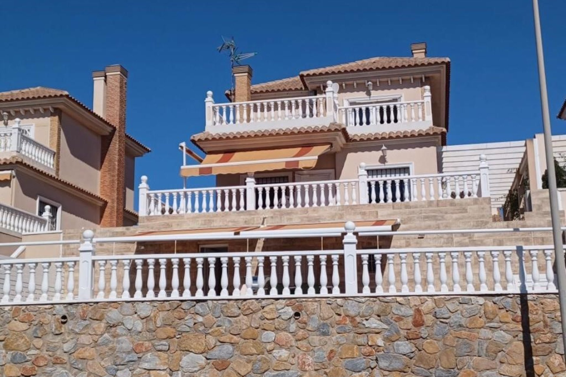 Resale - Villa - Torrevieja