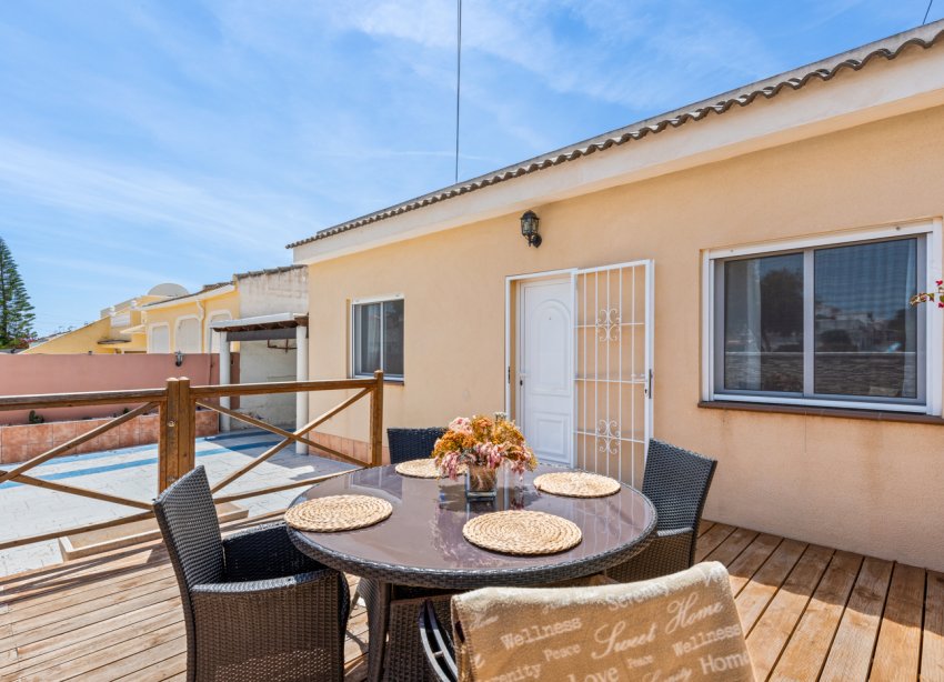 Resale - Villa - Torrevieja