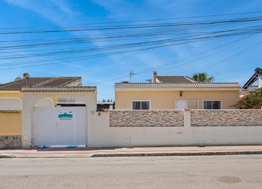 Resale - Villa - Torrevieja