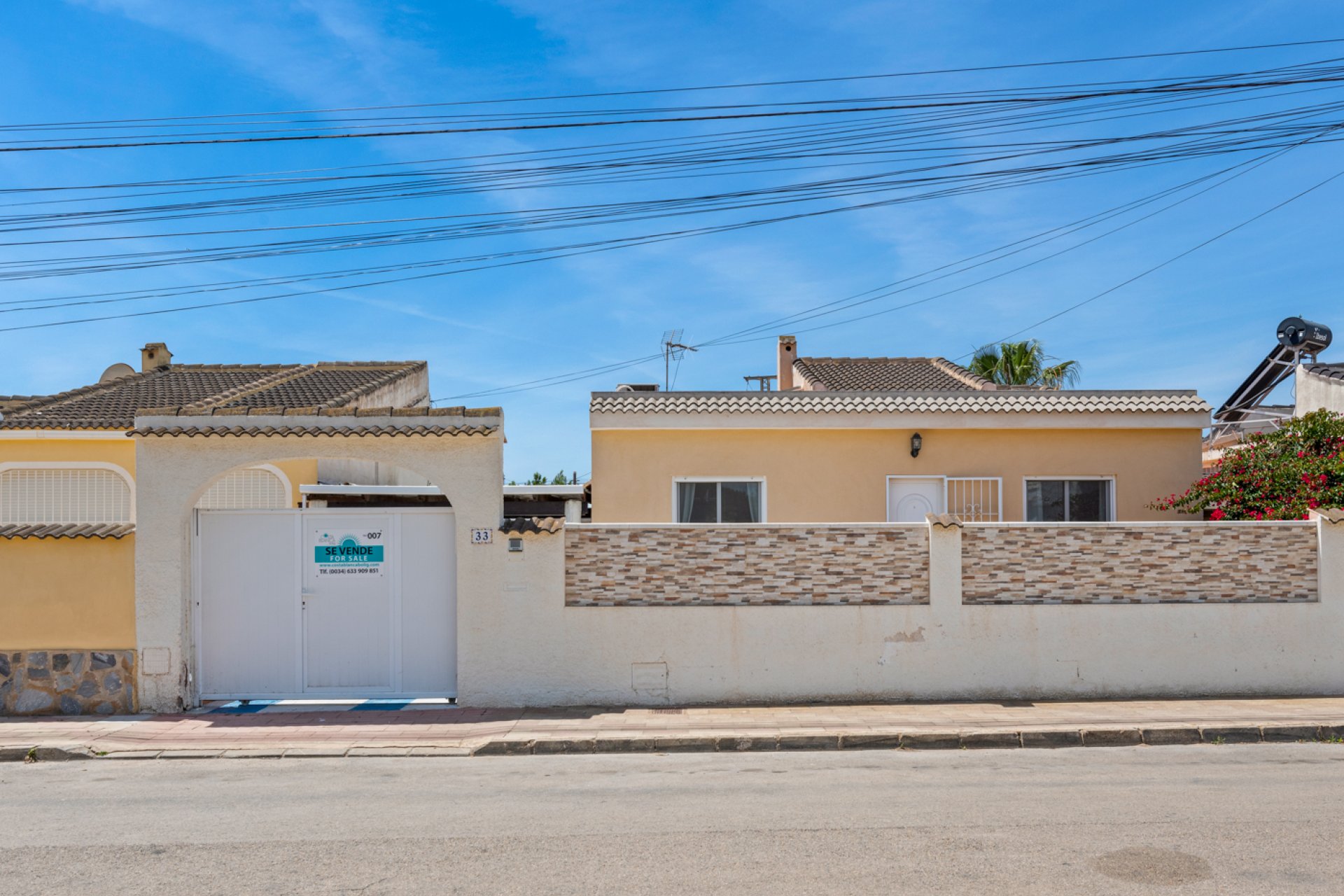 Resale - Villa - Torrevieja