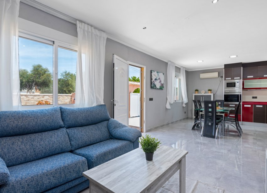 Resale - Villa - Torrevieja