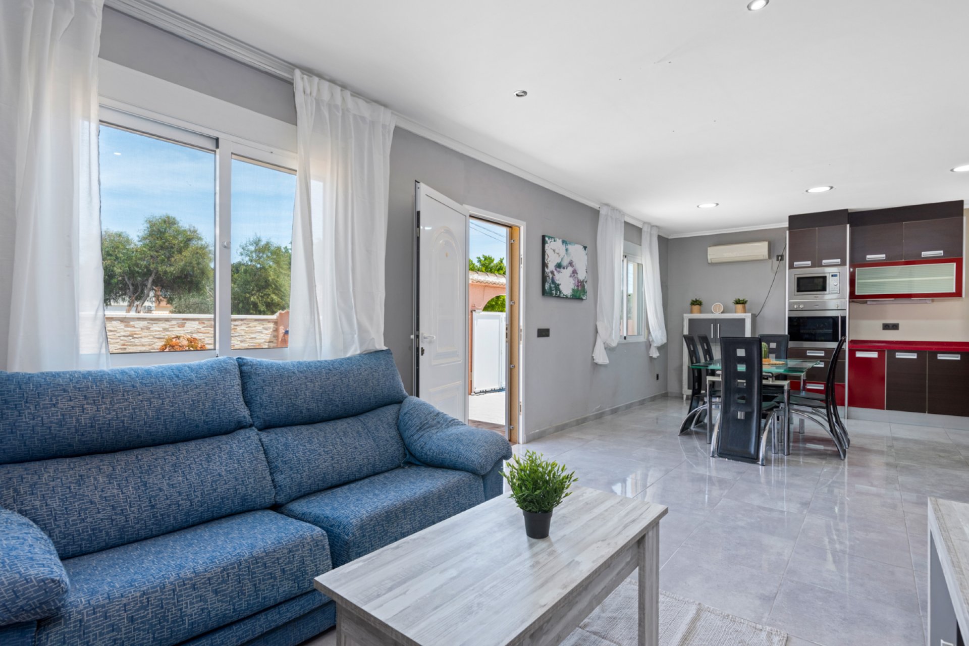 Resale - Villa - Torrevieja