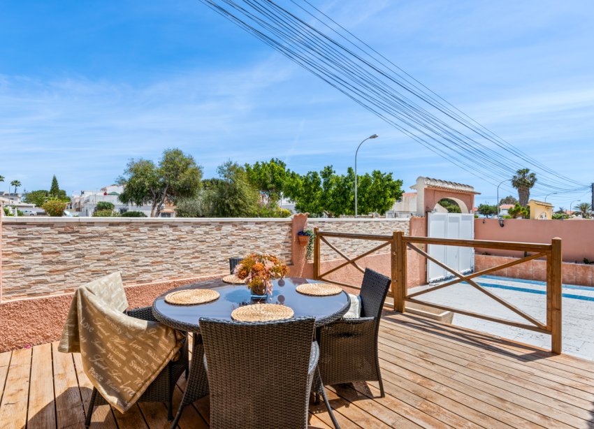 Resale - Villa - Torrevieja