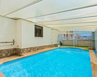 Resale - Villa - Torrevieja