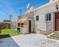 Resale - Villa - Torrevieja