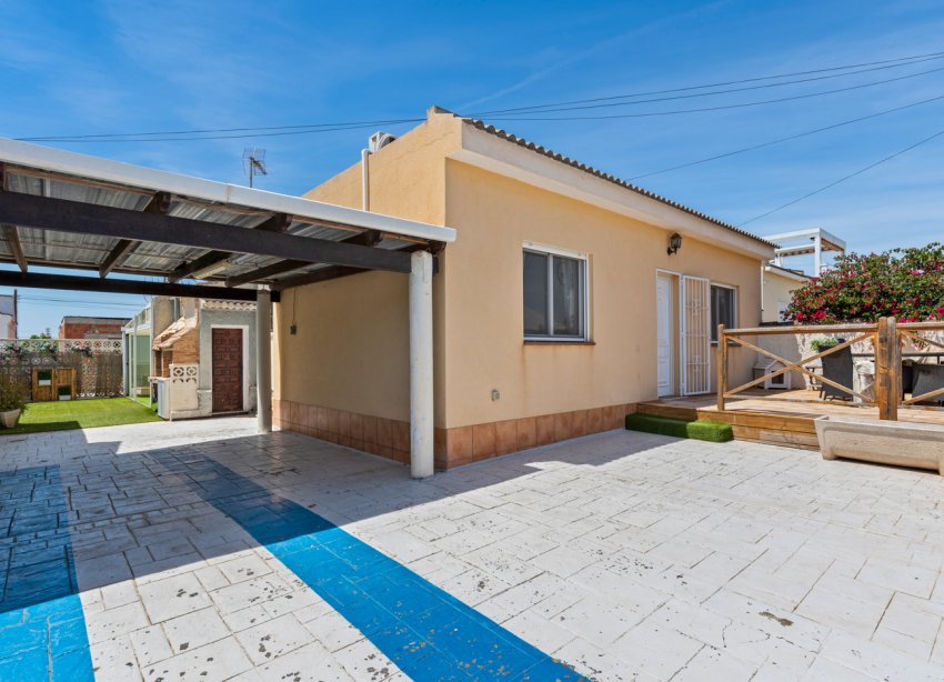 Resale - Villa - Torrevieja