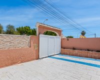 Resale - Villa - Torrevieja