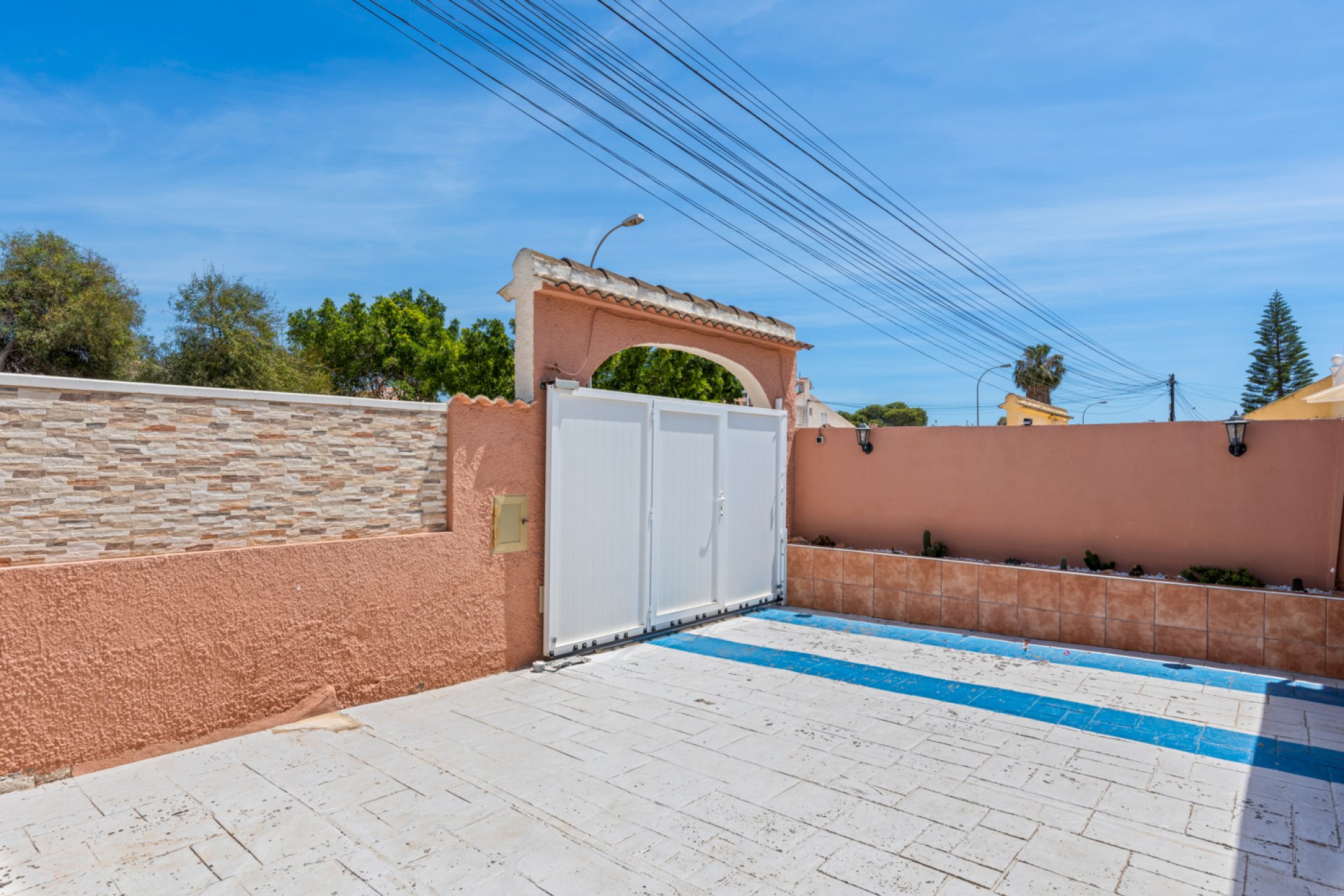 Resale - Villa - Torrevieja