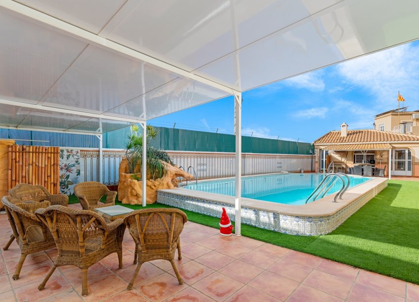 Resale - Villa - Torrevieja