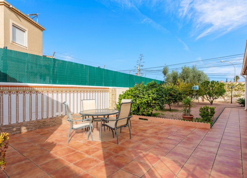 Resale - Villa - Torrevieja
