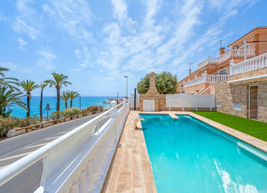Resale - Villa - Torrevieja
