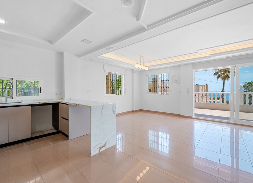 Resale - Villa - Torrevieja