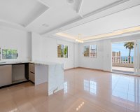 Resale - Villa - Torrevieja