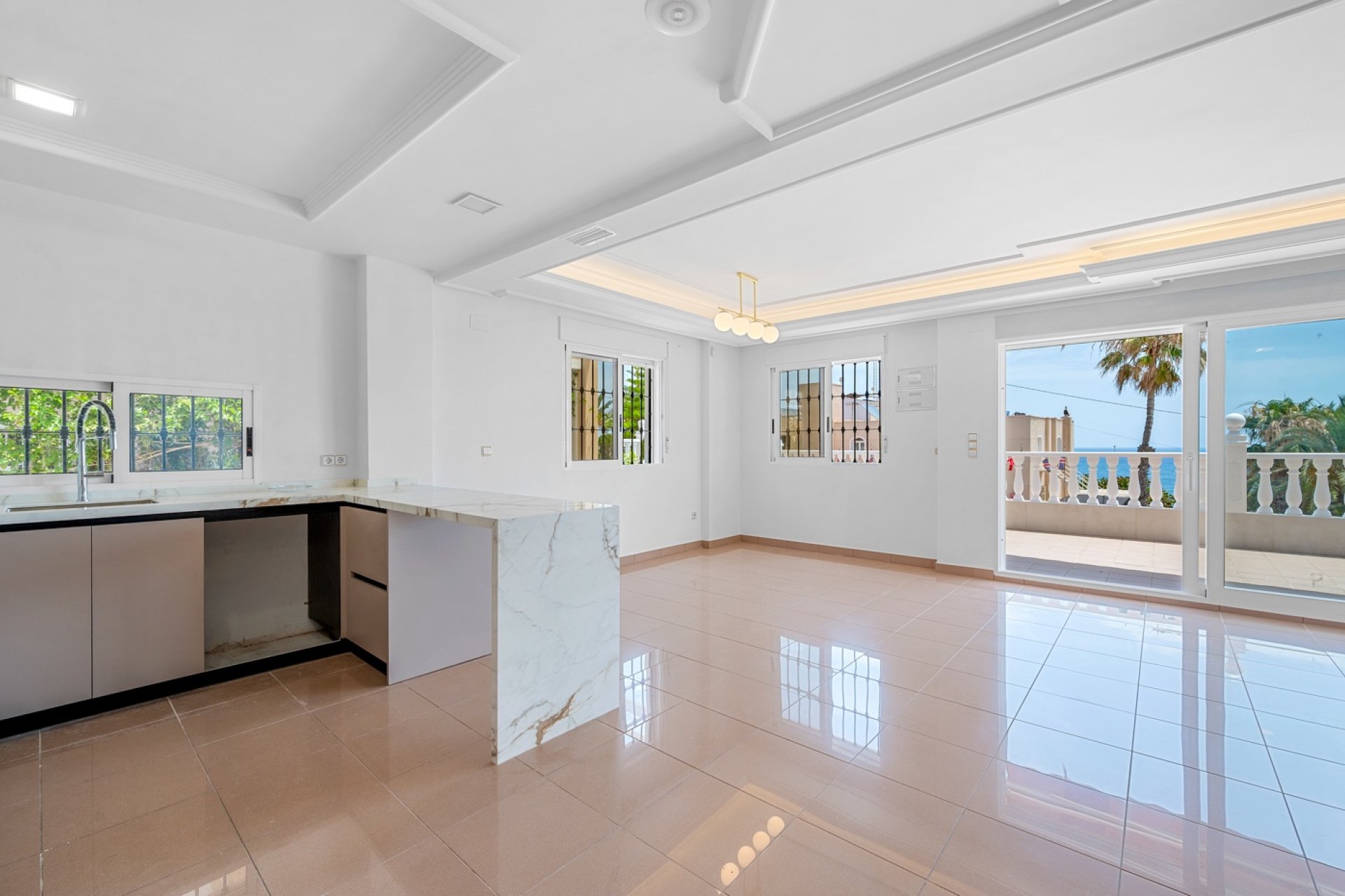 Resale - Villa - Torrevieja