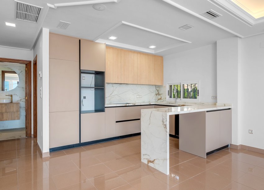 Resale - Villa - Torrevieja