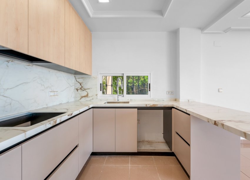 Resale - Villa - Torrevieja