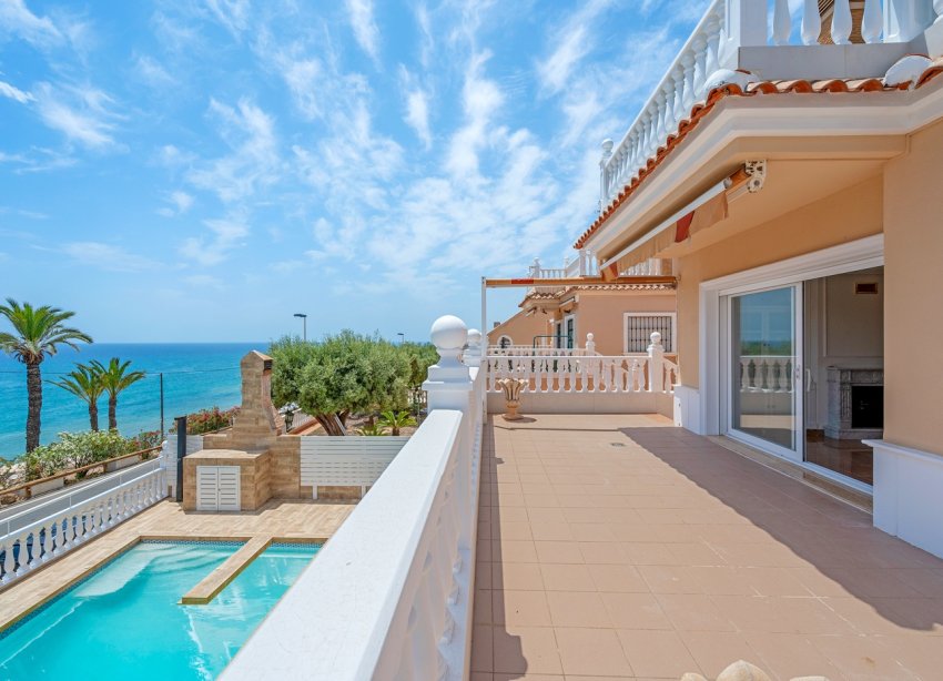 Resale - Villa - Torrevieja