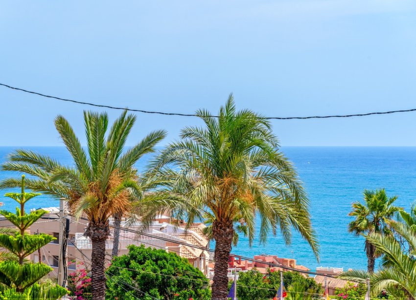 Resale - Villa - Torrevieja