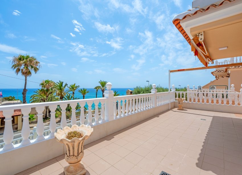 Resale - Villa - Torrevieja
