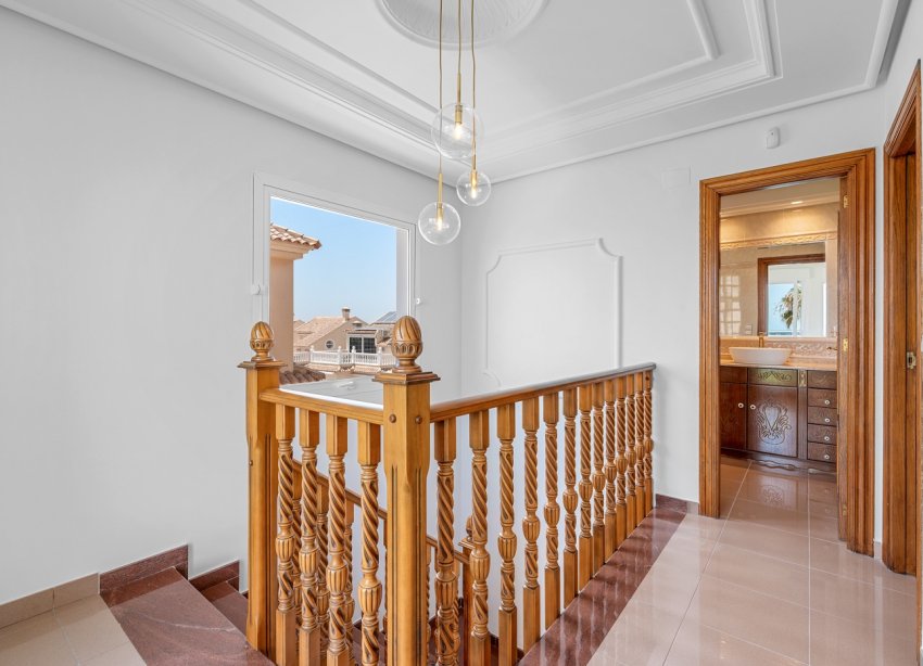 Resale - Villa - Torrevieja